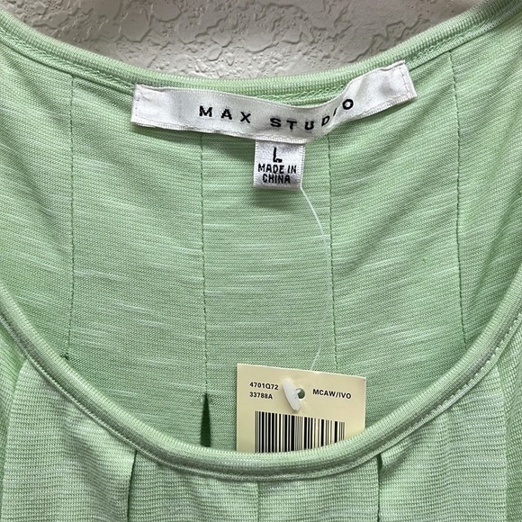 Max Studio Sleeveless Pleated Top in Lime Green Heather L - Picture 3 of 7